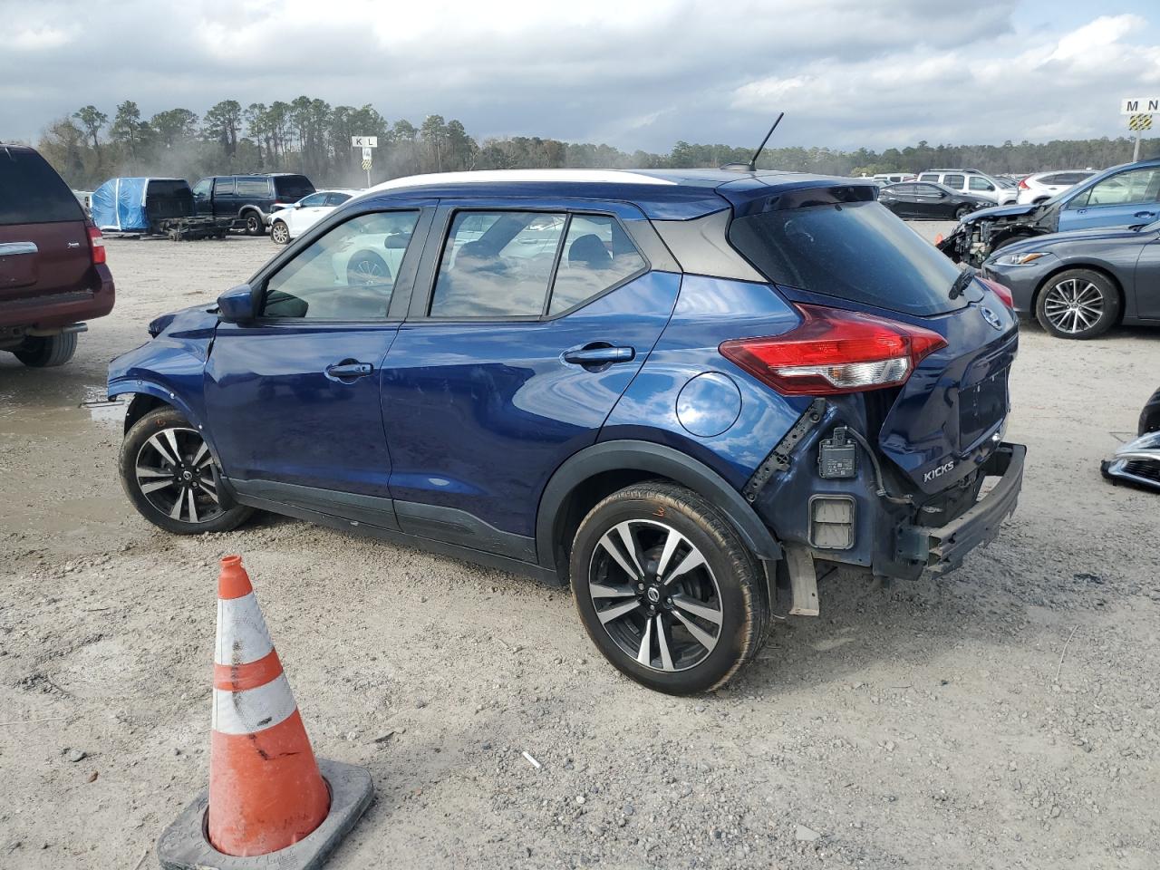 VIN 3N1CP5CU5JL507228 2018 NISSAN KICKS no.2