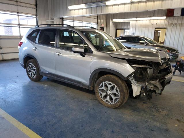  SUBARU FORESTER 2019 Серебристый