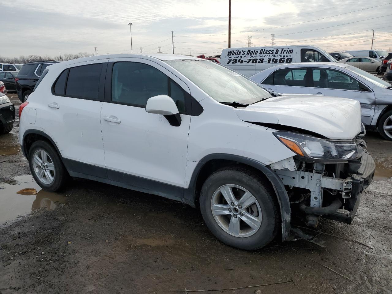 VIN 3GNCJKSBXKL357235 2019 CHEVROLET TRAX no.4