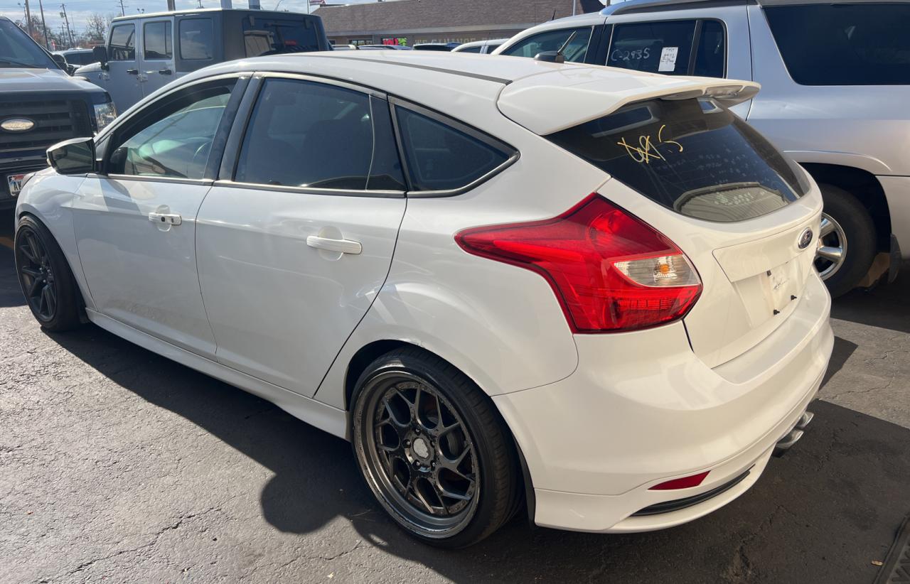 VIN 1FADP3L93EL147577 2014 FORD FOCUS no.3