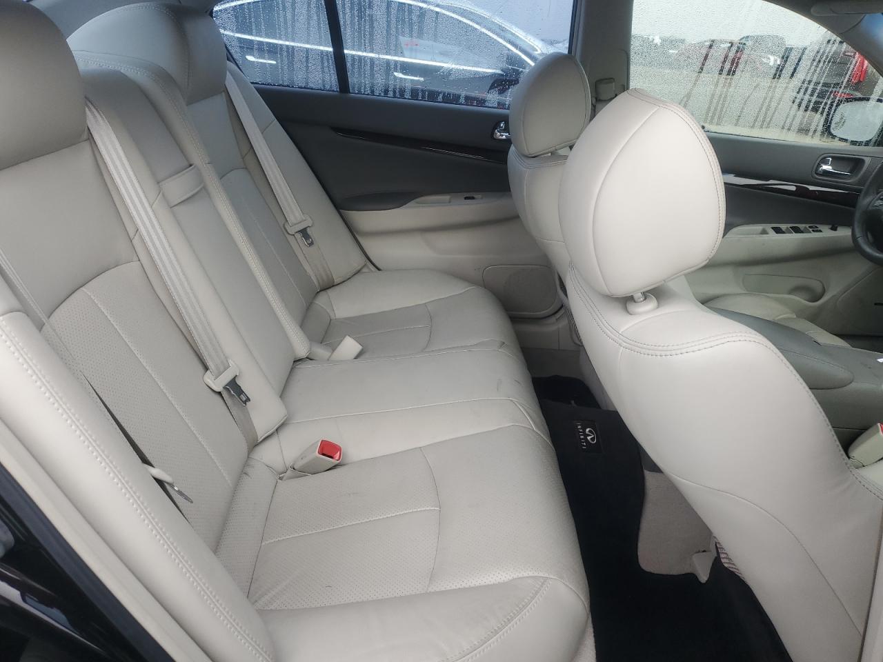 2013 Infiniti G - Image 10