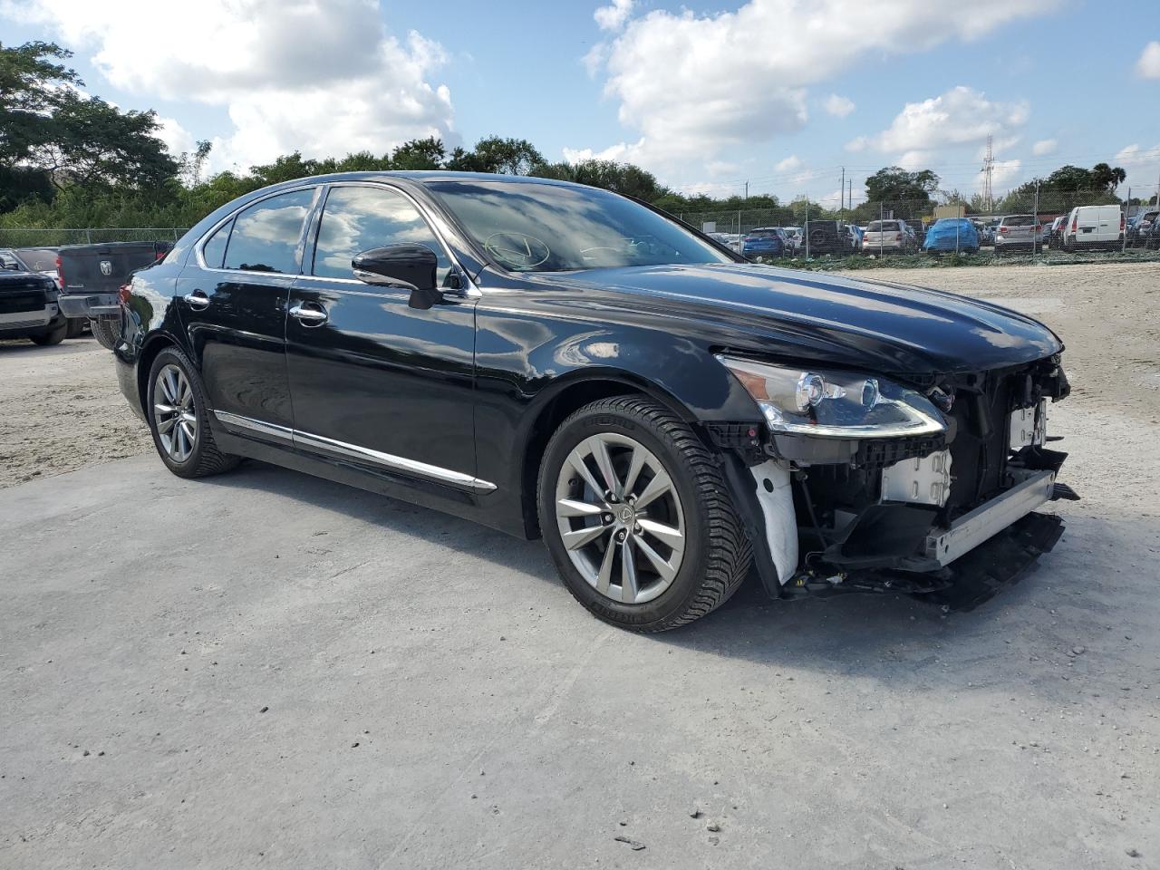 VIN JTHCL5EF6D5017889 2013 LEXUS LS460 no.4