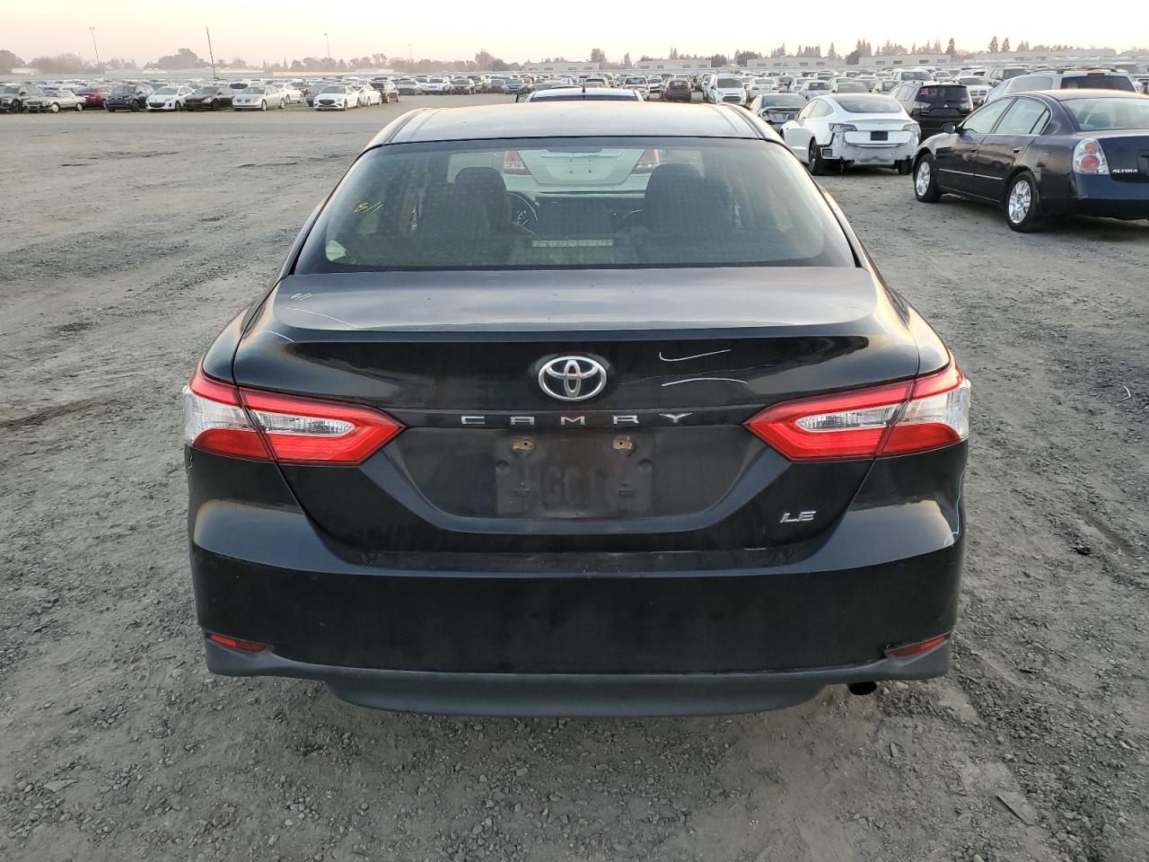 VIN JTNB11HK2J3026483 2018 TOYOTA CAMRY no.6