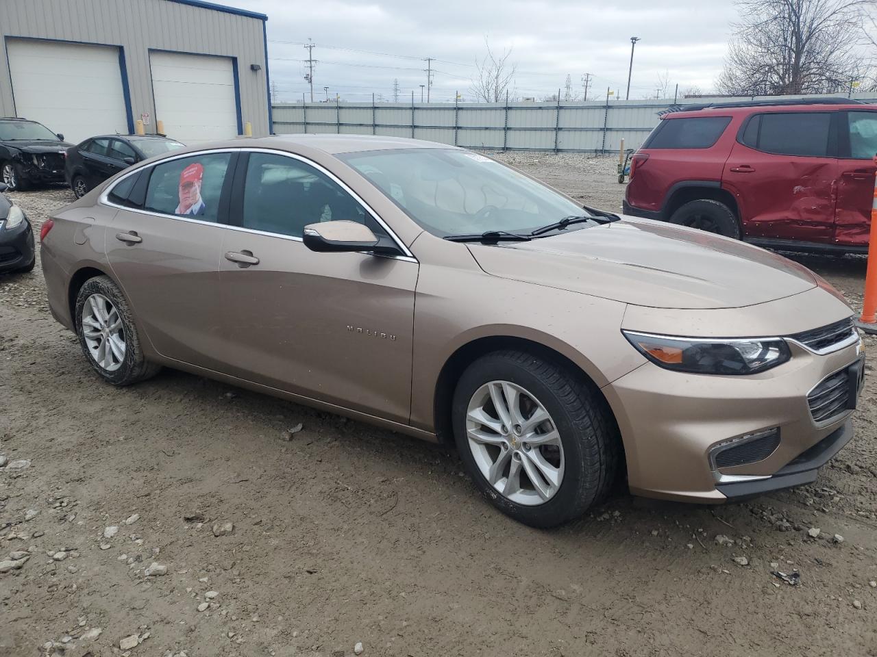 VIN 1G1ZD5STXJF192633 2018 CHEVROLET MALIBU no.4