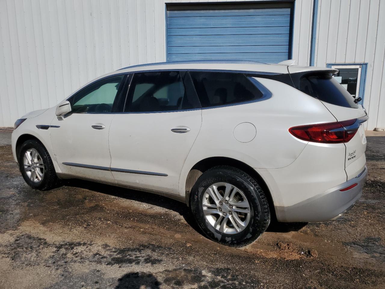 VIN 5GAERBKW2JJ168437 2018 BUICK ENCLAVE no.2