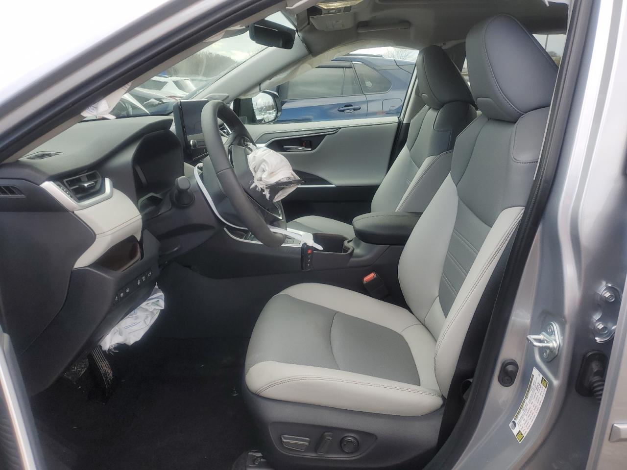 2024 Toyota RAV 4 - Image 7