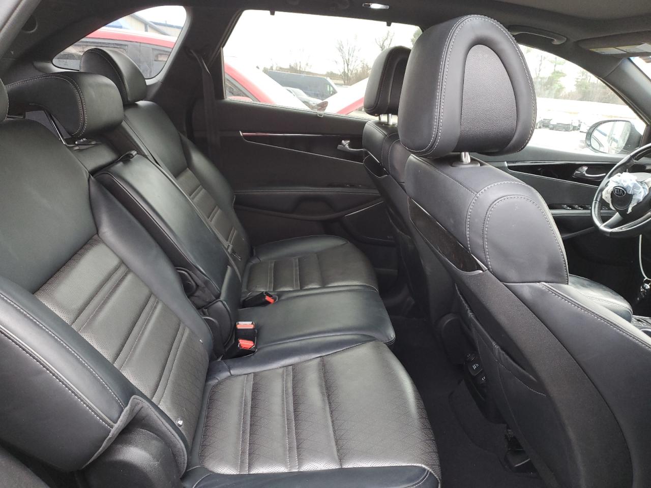 2016 Kia Sorento - Image 11