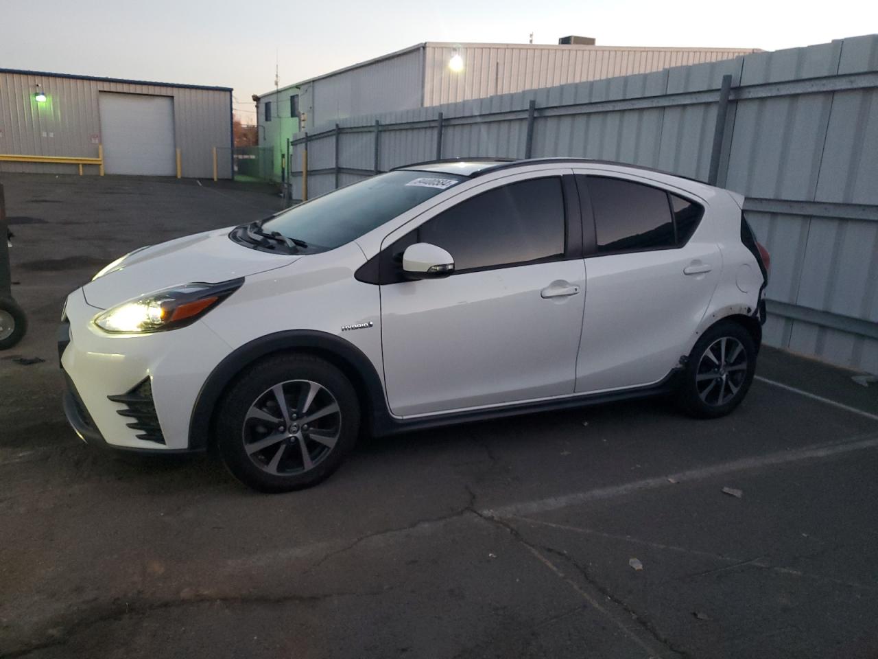 VIN JTDKDTB31J1604626 2018 TOYOTA PRIUS no.1