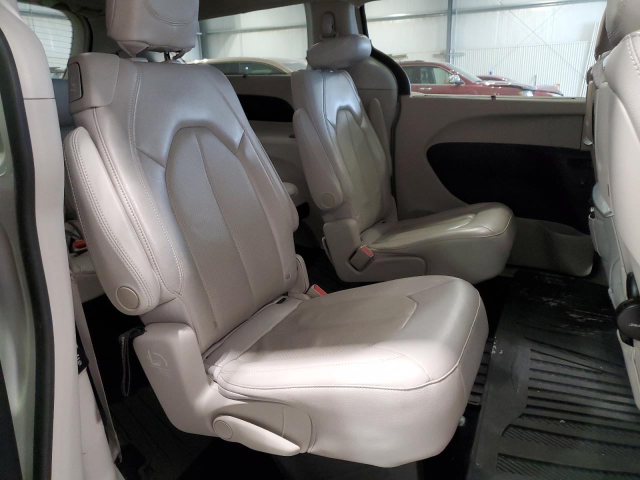 2020 Chrysler Pacifica - Image 11