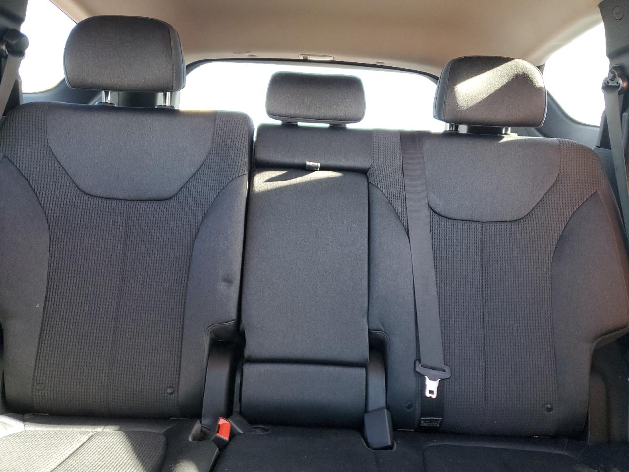 2019 Hyundai Santa Fe - Image 10