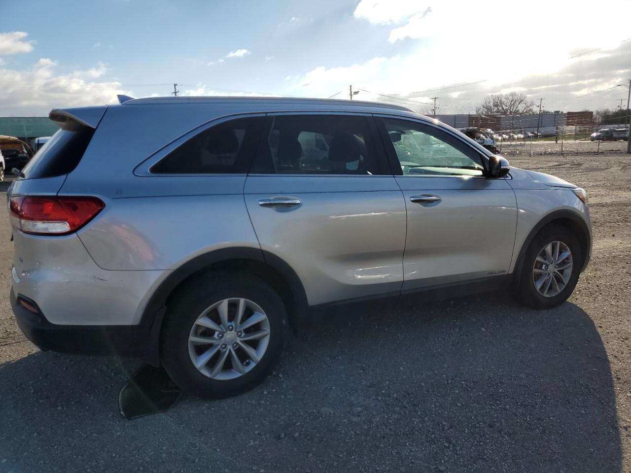 VIN 5XYPGDA58JG422637 2018 KIA SORENTO no.3