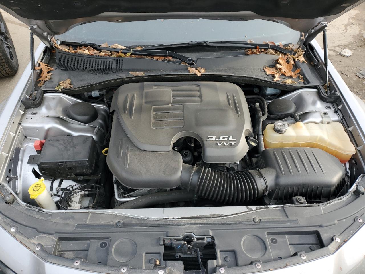2016 Chrysler 300 - Image 11