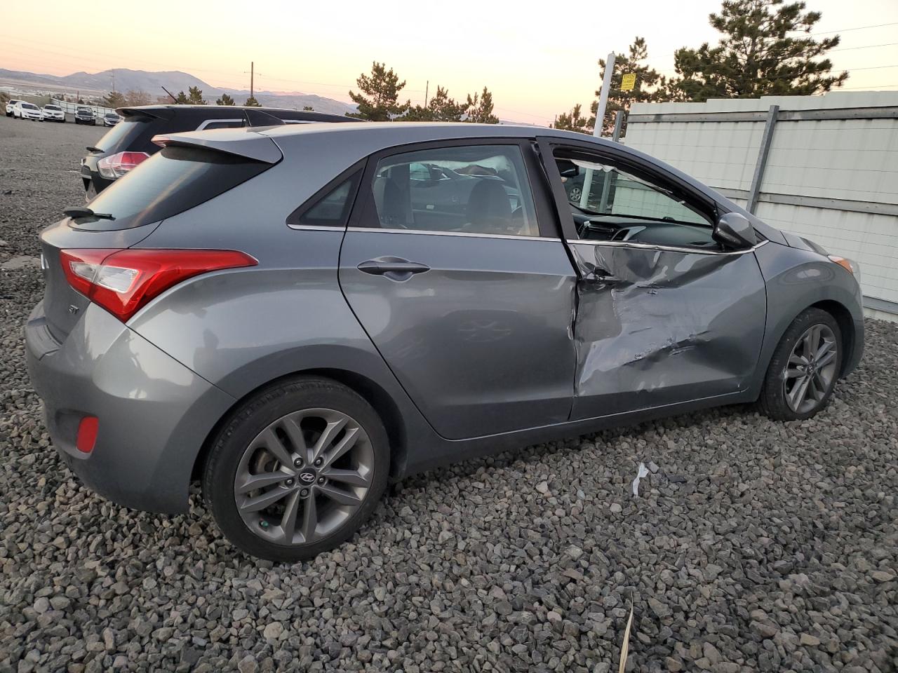 VIN KMHD35LHXGU318164 2016 HYUNDAI ELANTRA no.3