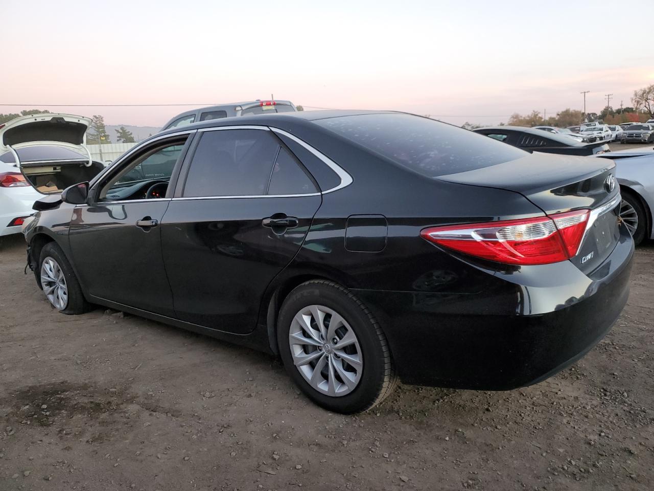 4T1BF1FK4FU917235 2015 TOYOTA CAMRY - Image 2