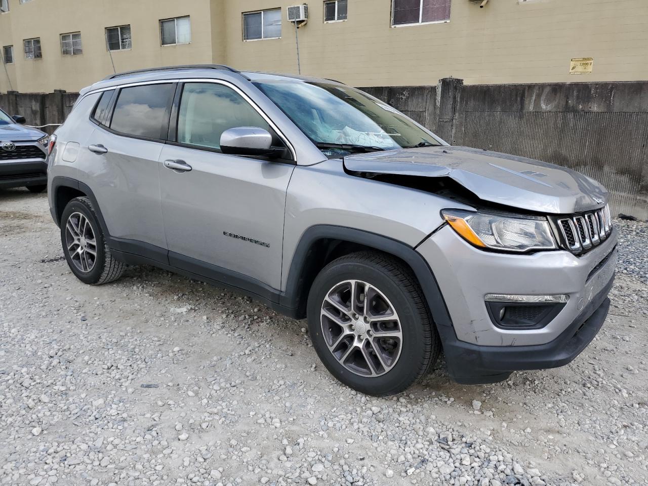 VIN 3C4NJCBB4KT843692 2019 JEEP COMPASS no.4