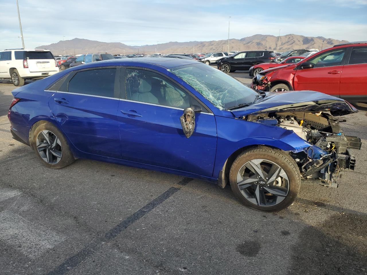 2022 Hyundai Elantra - Image 4