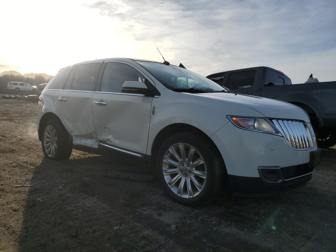 VIN 2LMDJ8JK3DBL45119 2013 LINCOLN MKX no.4