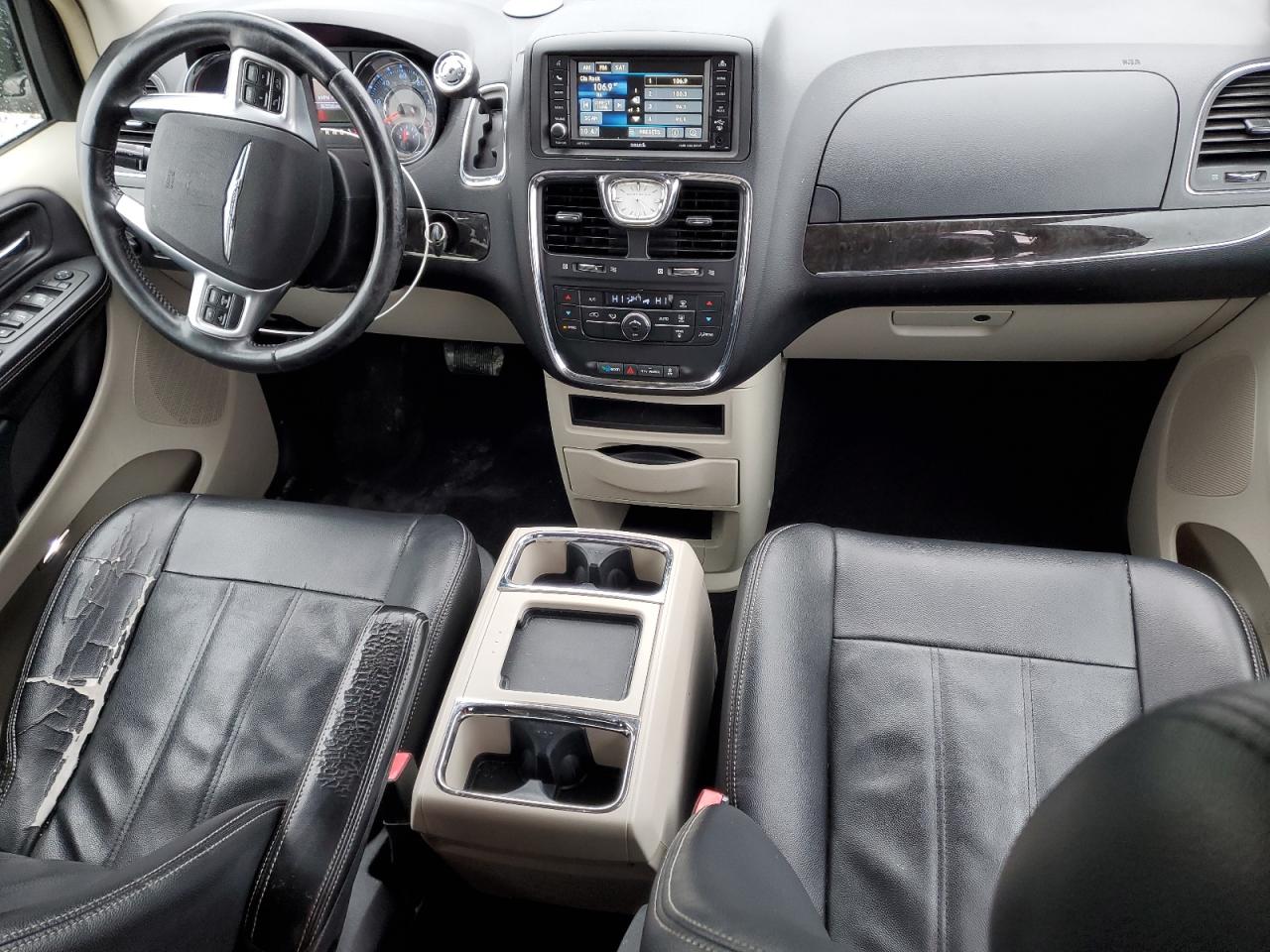 2013 Chrysler Town & Country - Image 8