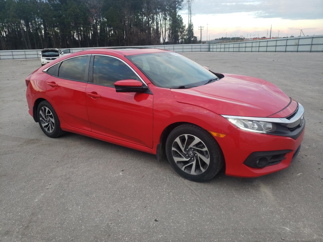 VIN 2HGFC2F71GH575233 2016 HONDA CIVIC no.4