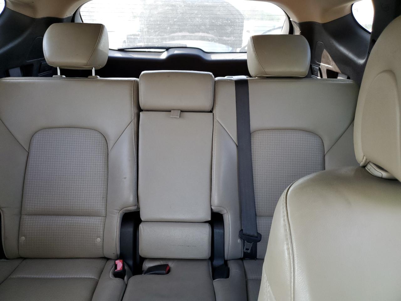 2013 Hyundai Santa Fe - Image 10