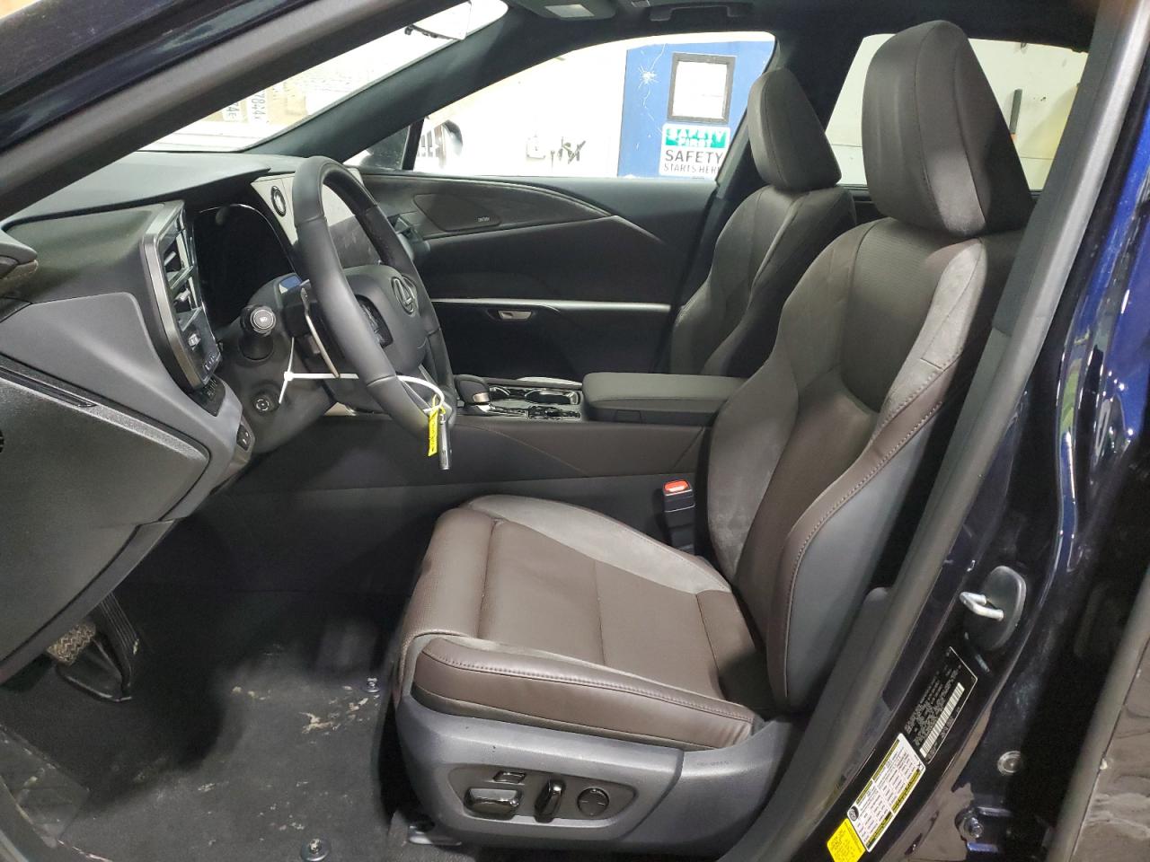 2024 Lexus RX - Image 7