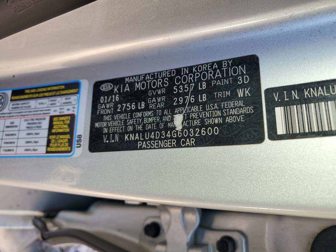 2016 Kia K900 - Image 12