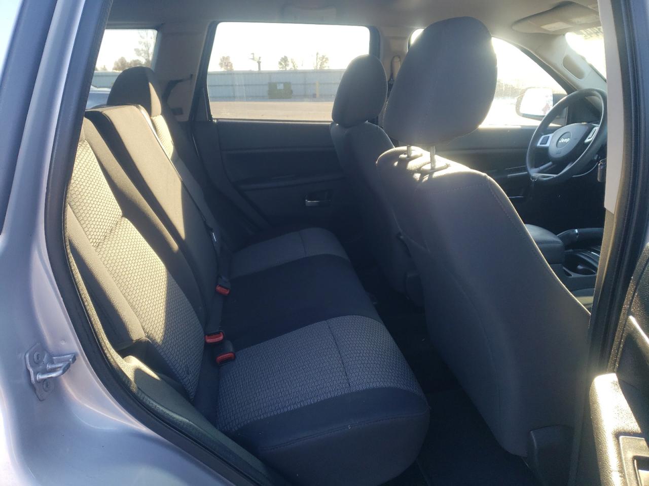 2010 Jeep Grand Cherokee - Image 12