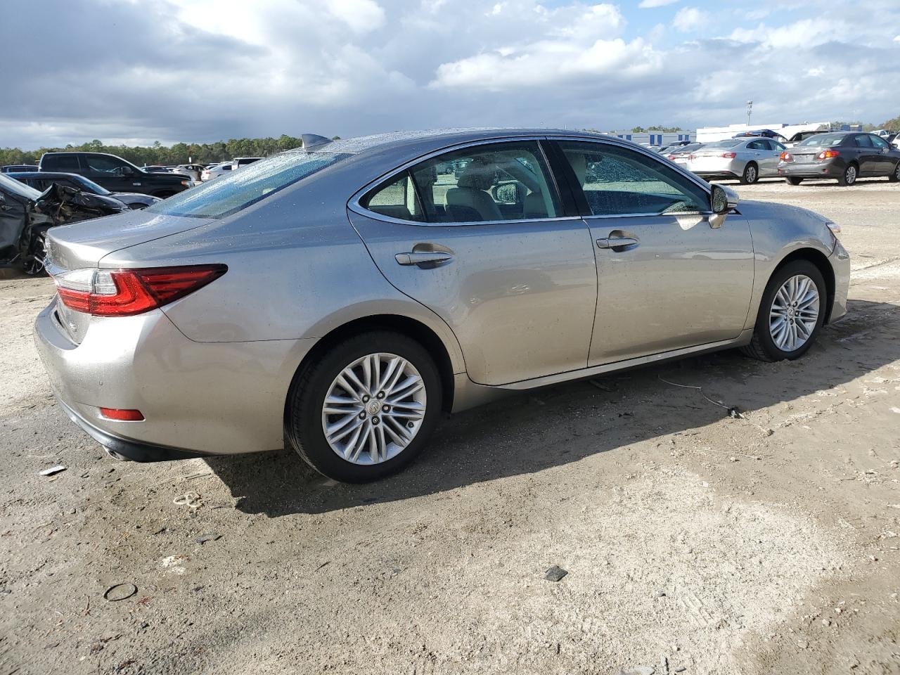 VIN 58ABK1GGXHU054703 2017 LEXUS ES350 no.3