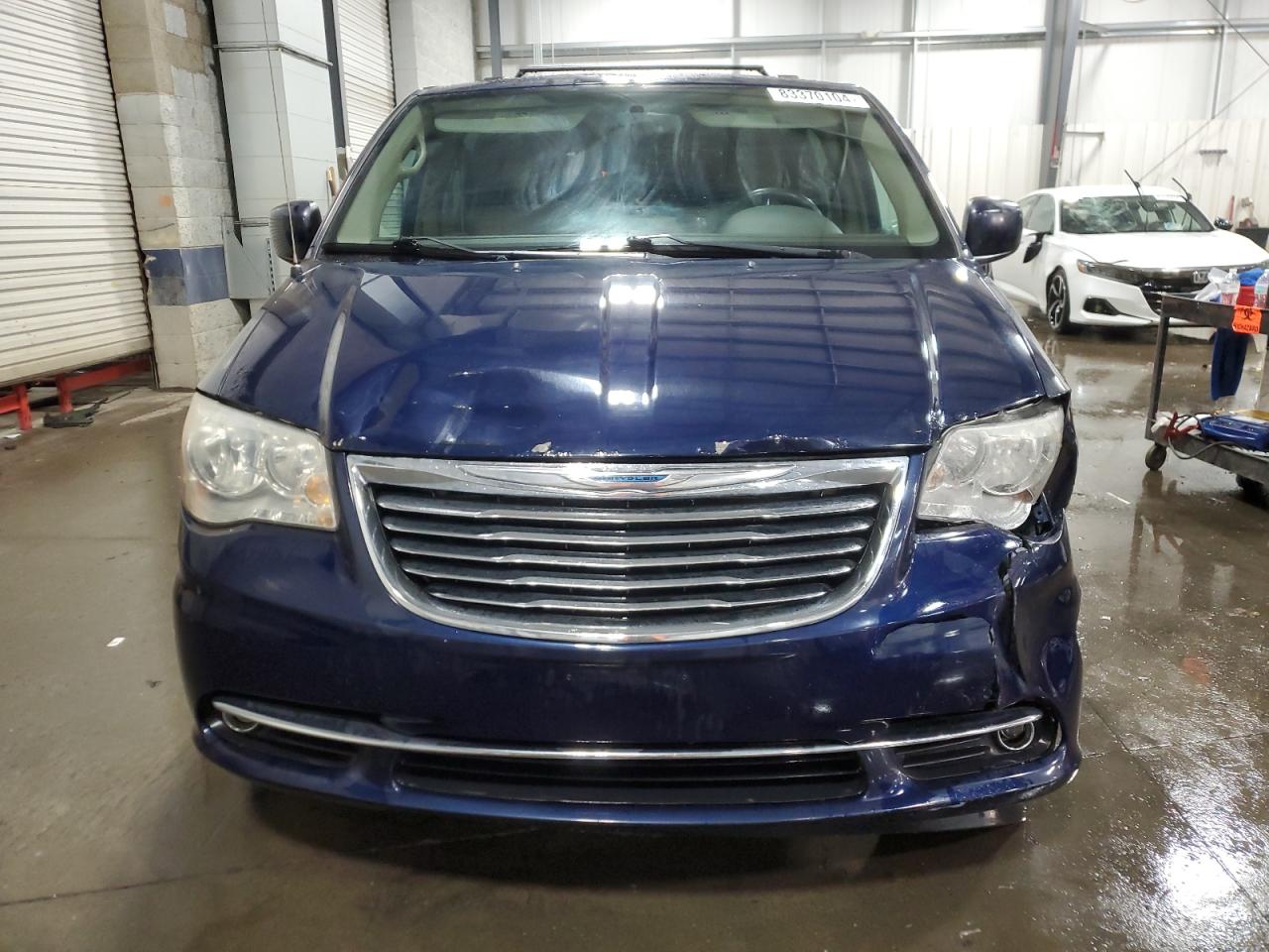 2014 Chrysler Town & Country - Image 5