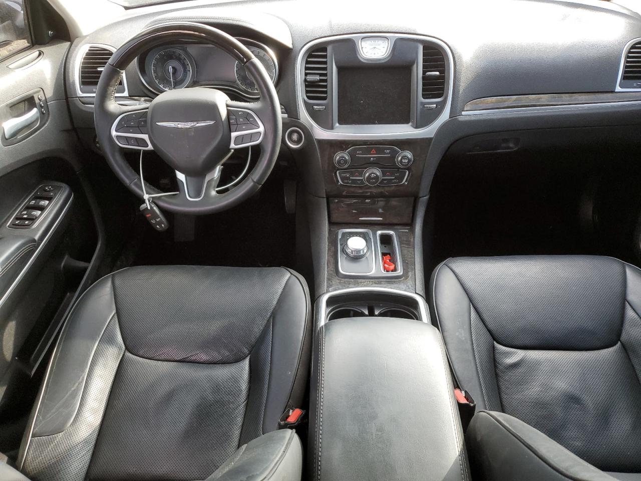 2019 Chrysler 300 - Image 8