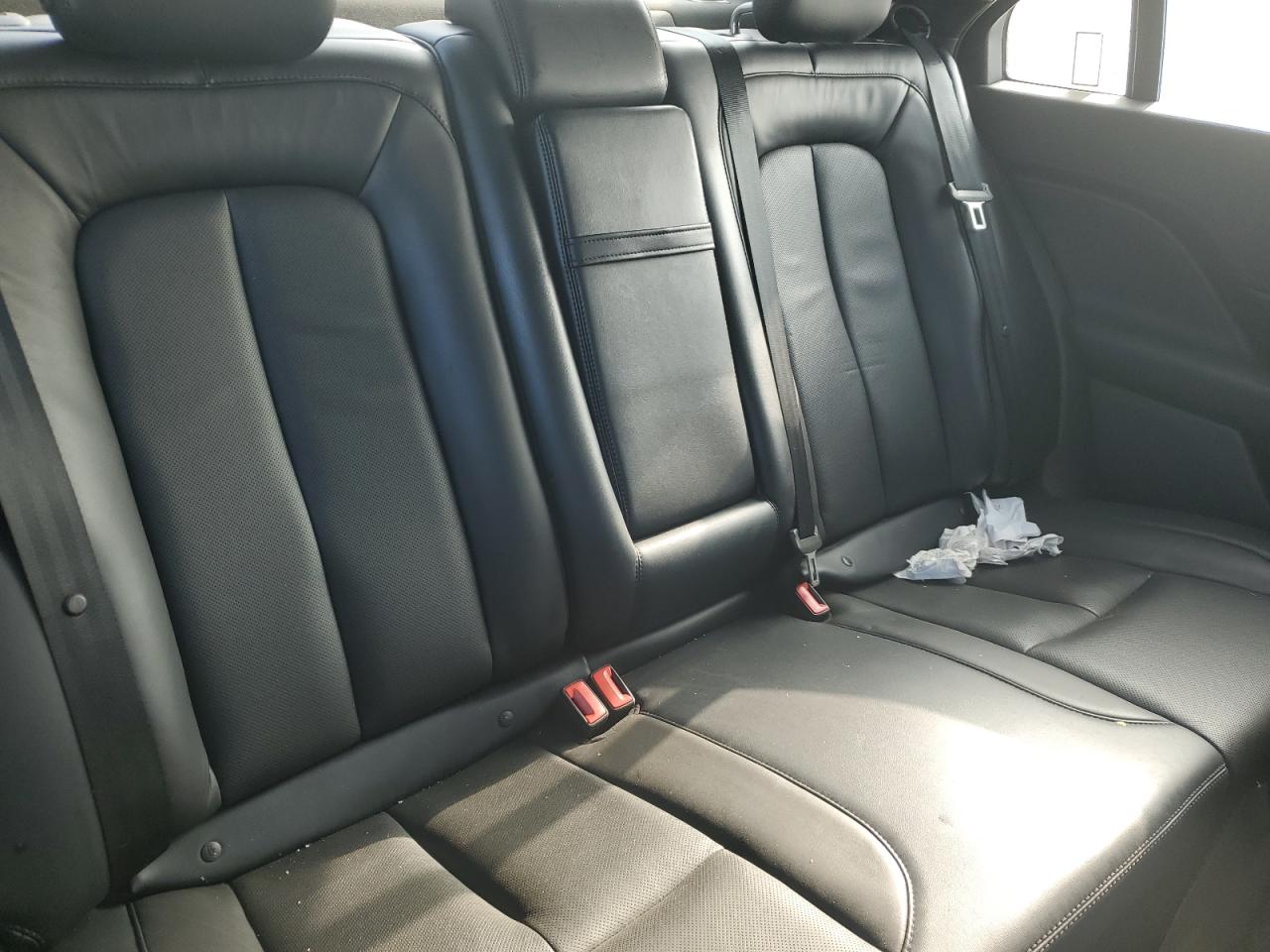 2017 Lincoln Continental - Image 10