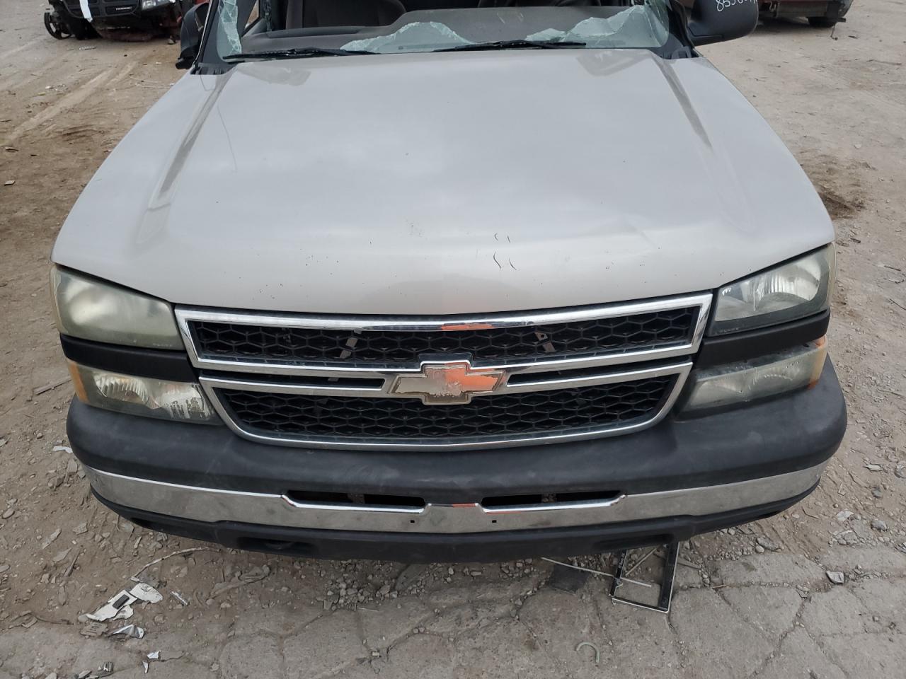 2007 Chevrolet Silverado - Image 11