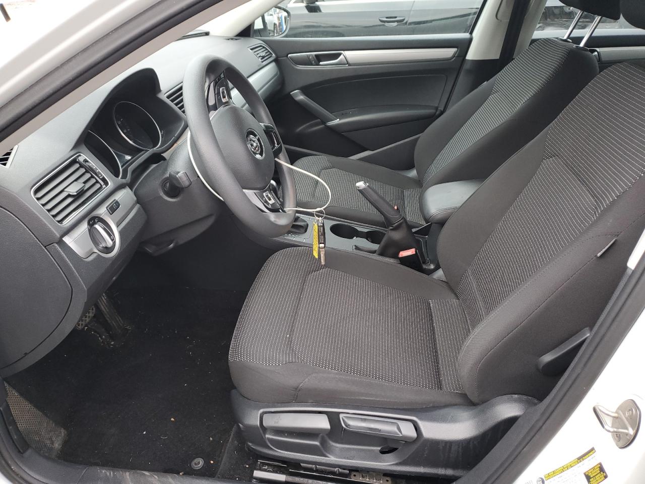 2016 Volkswagen Passat - Image 7