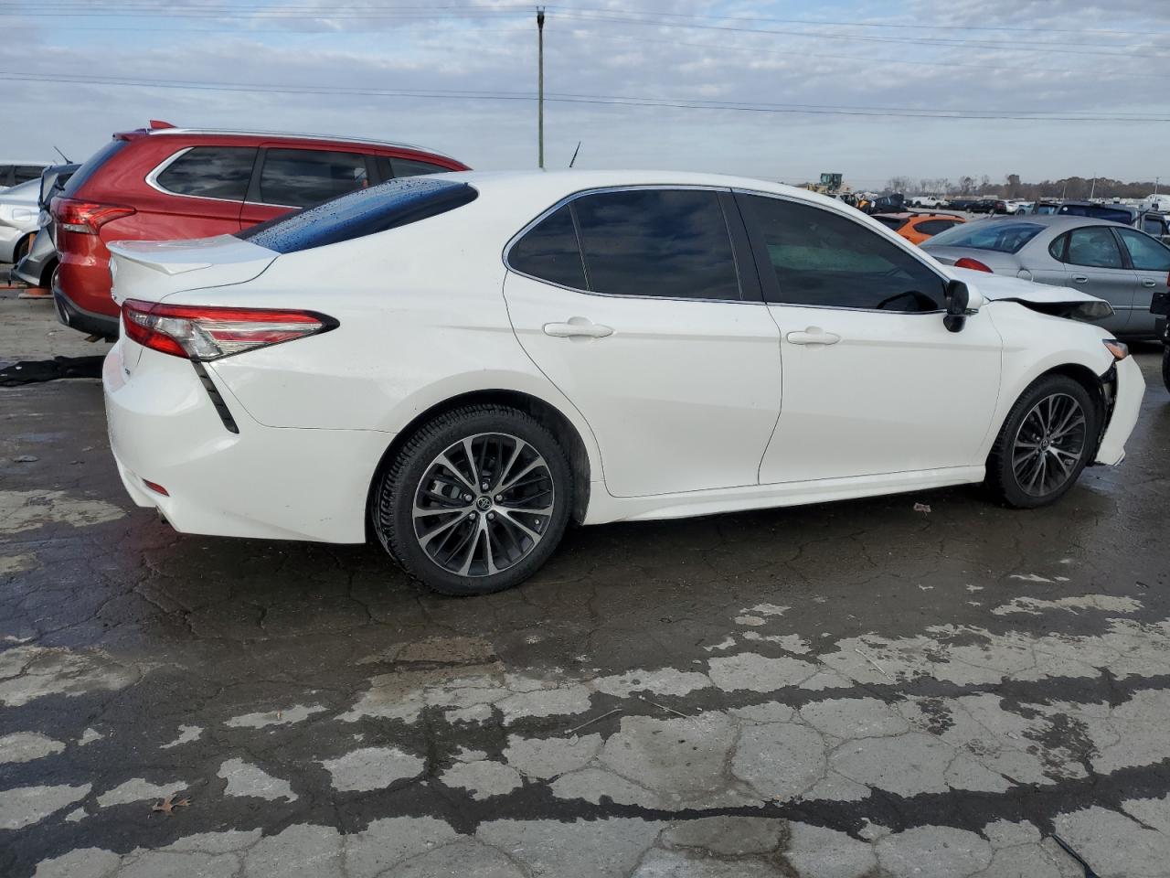 VIN JTNB11HK2J3001745 2018 TOYOTA CAMRY no.3