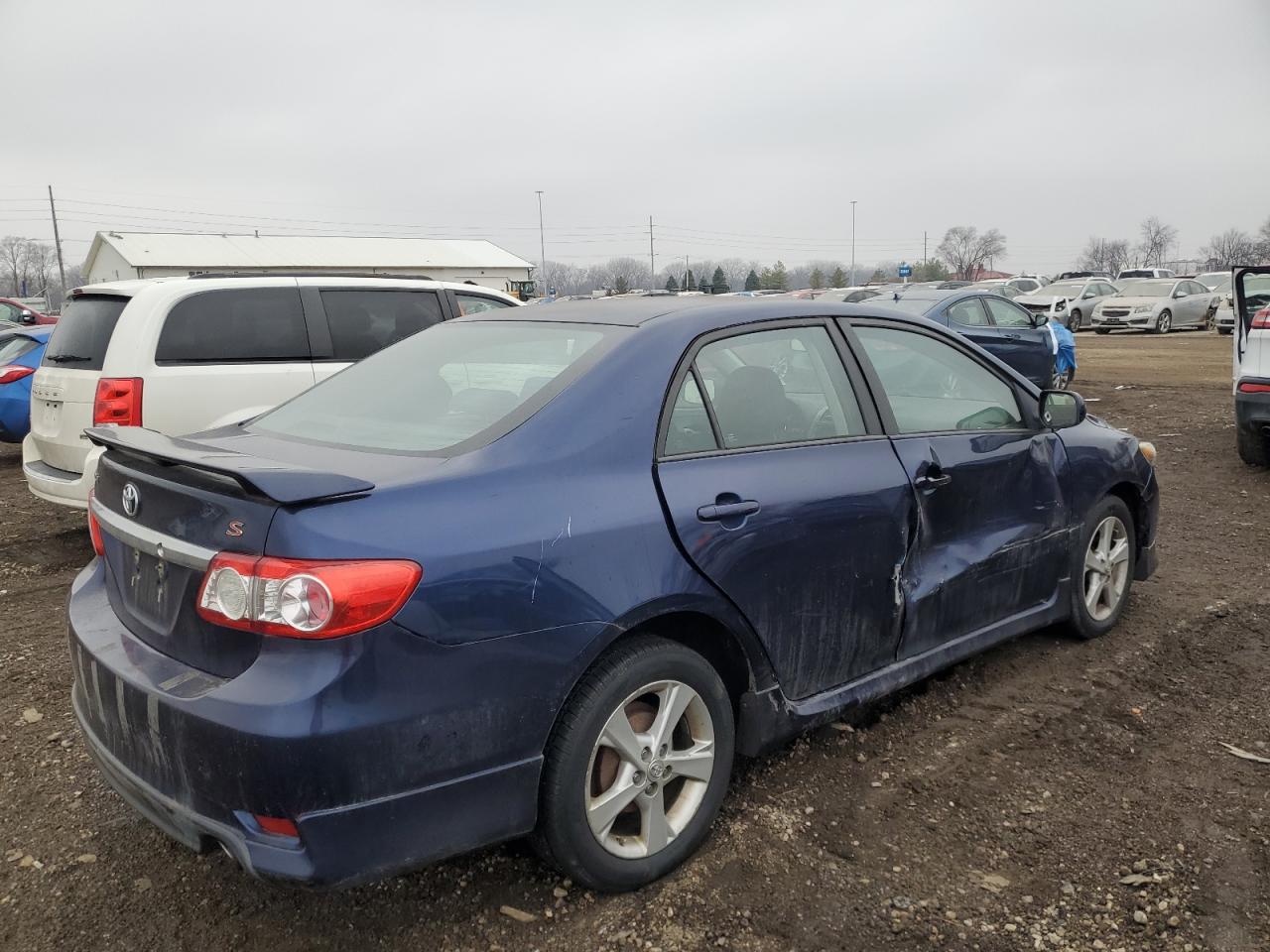 VIN 5YFBU4EE5DP084739 2013 TOYOTA COROLLA no.3