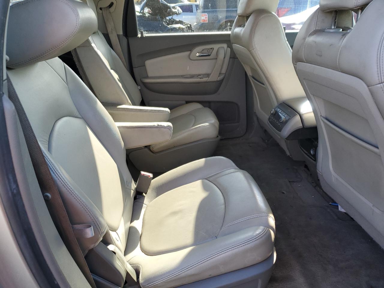 2011 Chevrolet Traverse - Image 11