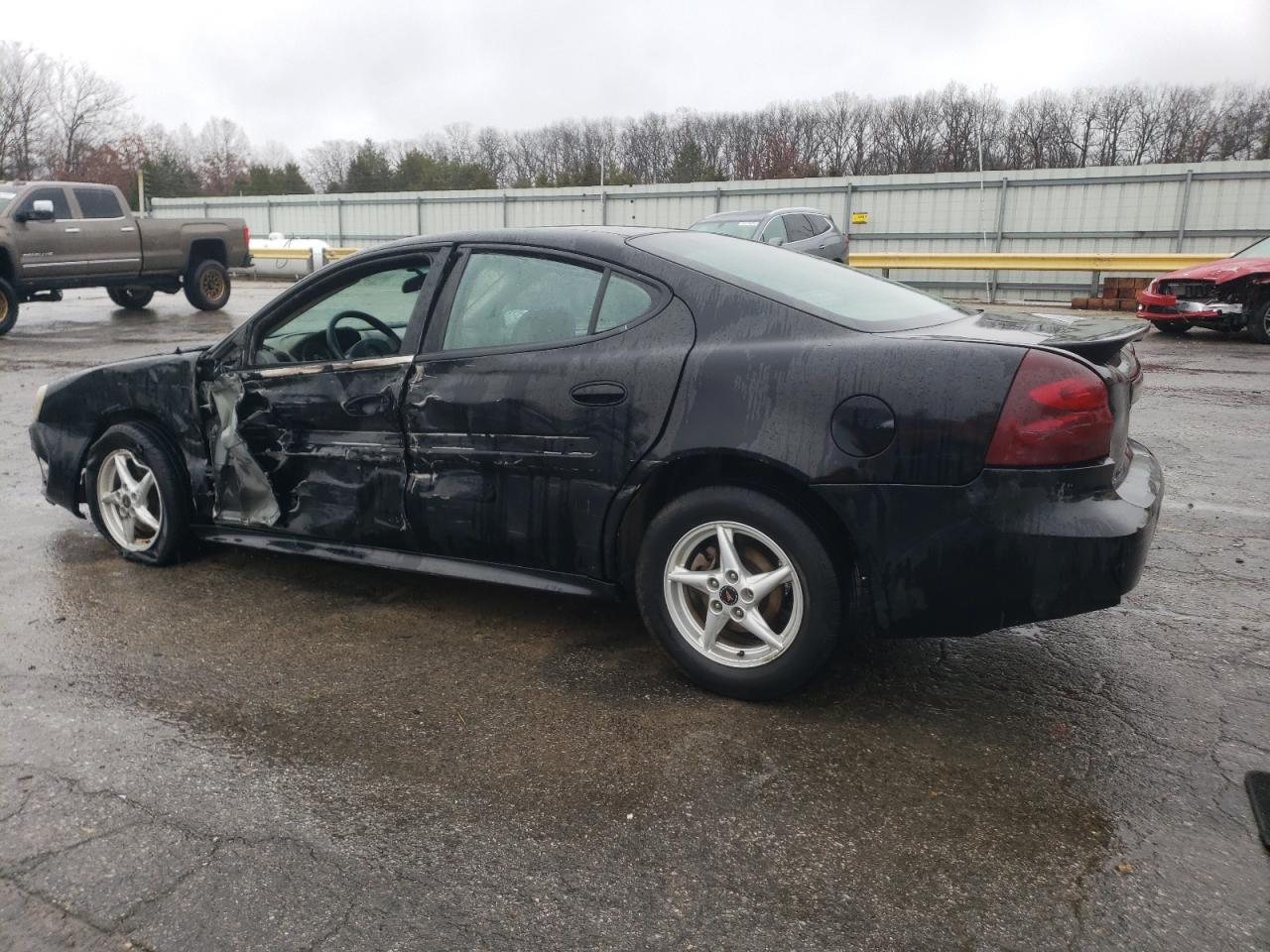 2004 Pontiac Grand Prix - Image 2