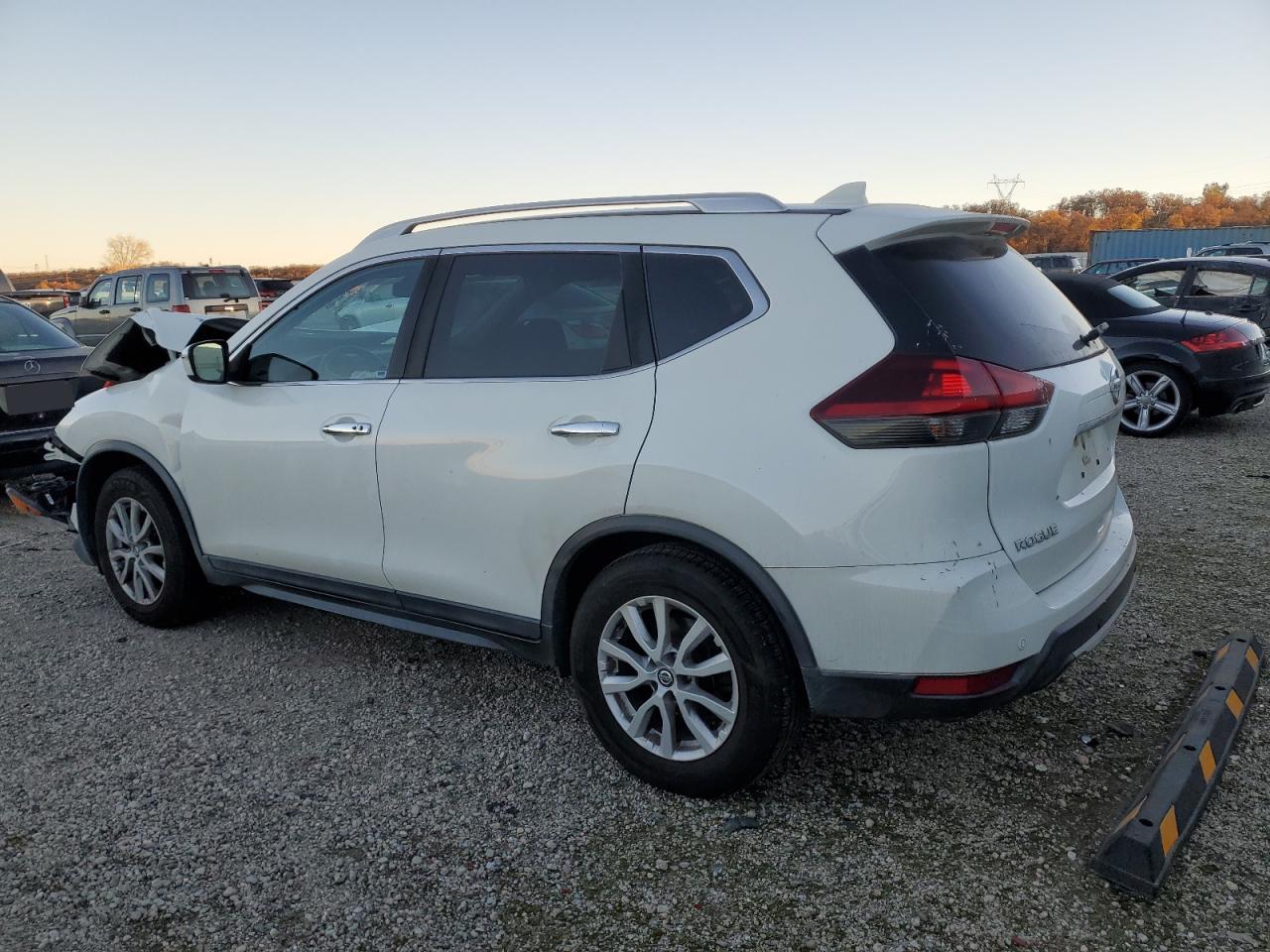 2019 Nissan Rogue - Image 2