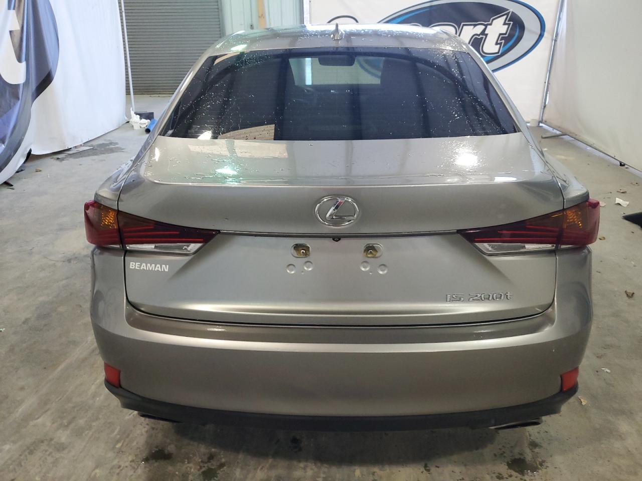 2017 Lexus IS - Image 6