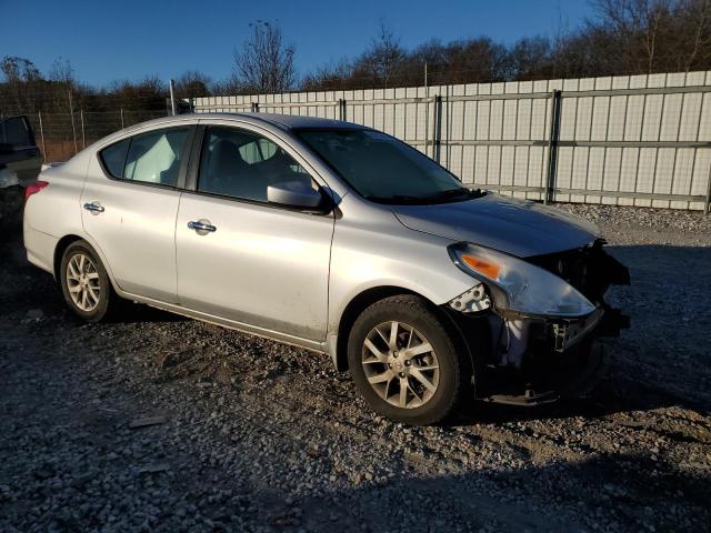  NISSAN VERSA 2017 Srebrny