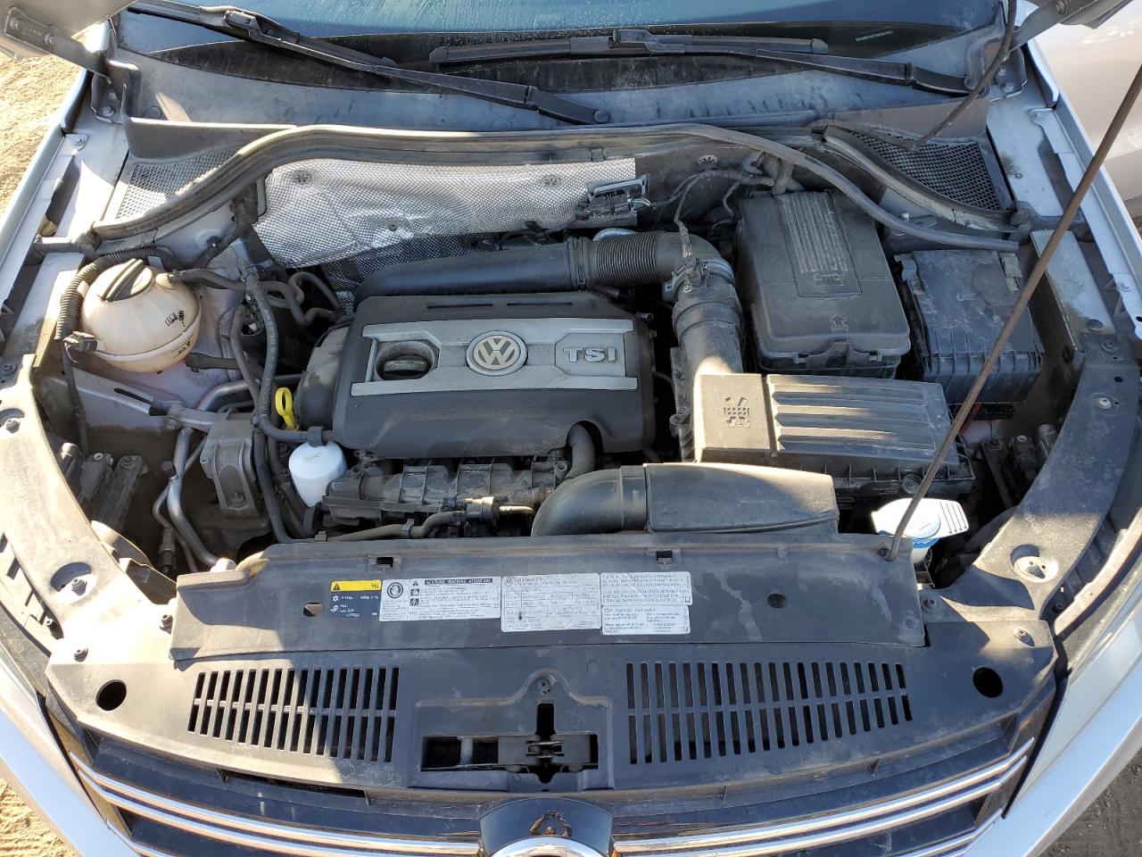 2017 Volkswagen Tiguan - Image 12
