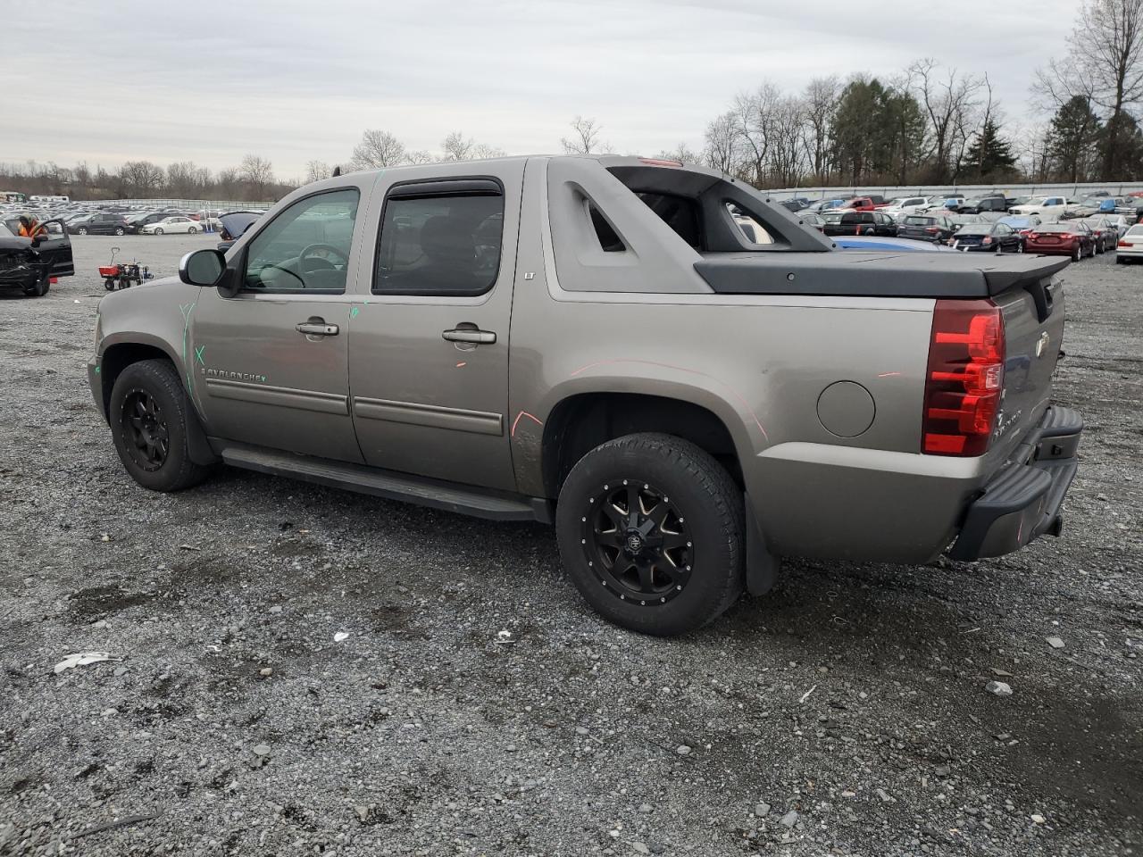 2009 Chevrolet Avalanche - Image 2