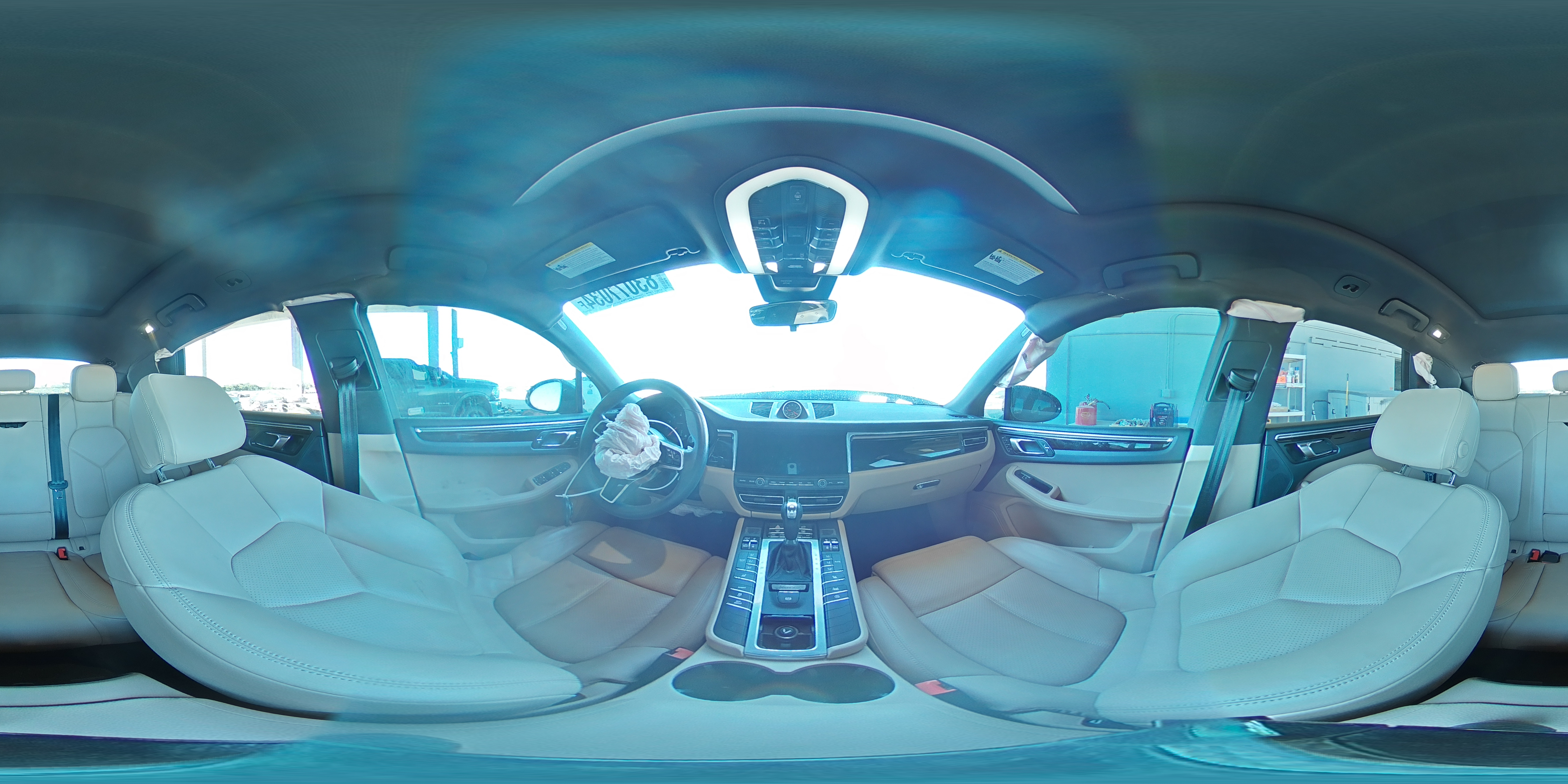 2020 Porsche Macan - Image 13