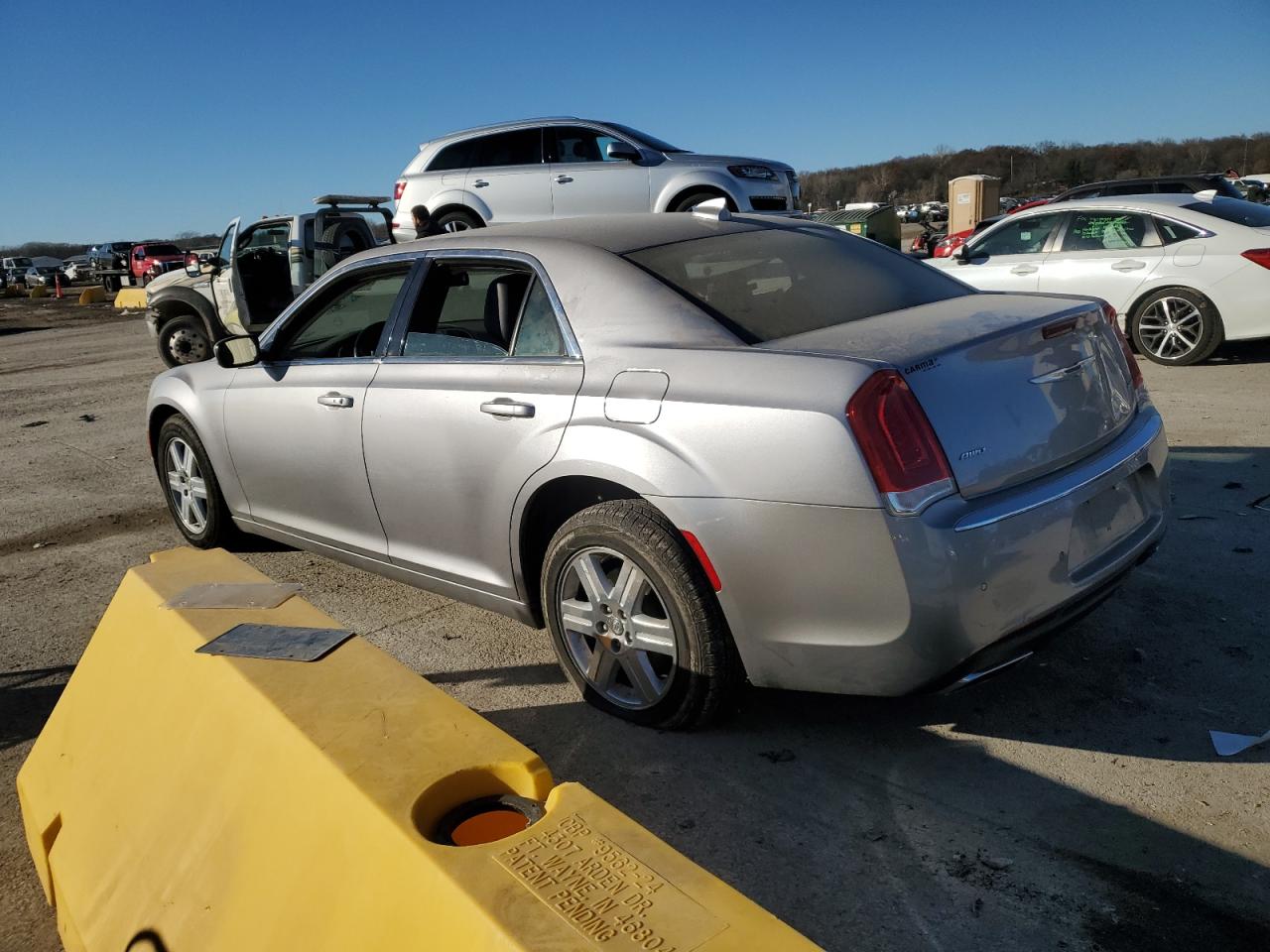 VIN 2C3CCARGXFH757233 2015 CHRYSLER 300 no.2