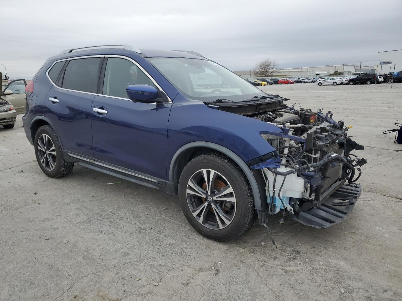 VIN JN8AT2MT6JW464618 2018 NISSAN ROGUE no.4