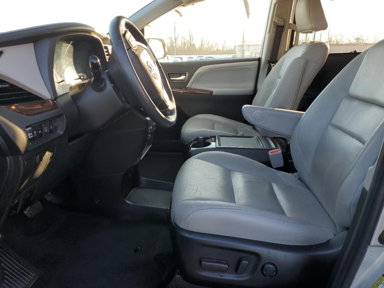 2019 Toyota Sienna - Image 7