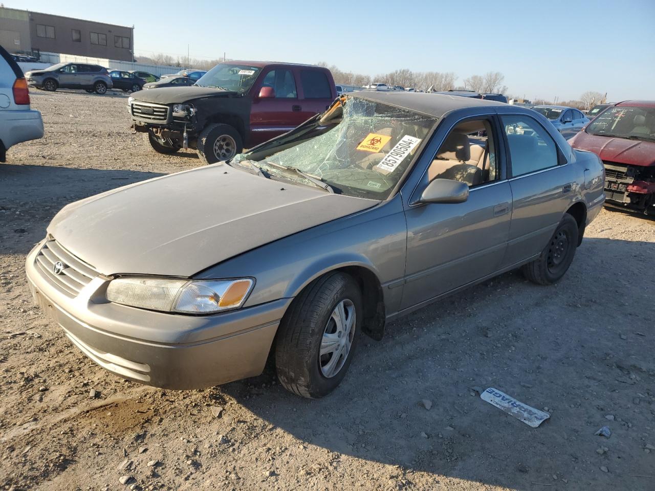 1999 Toyota Camry Ce for Sale in Kansas City, KS - All Over
