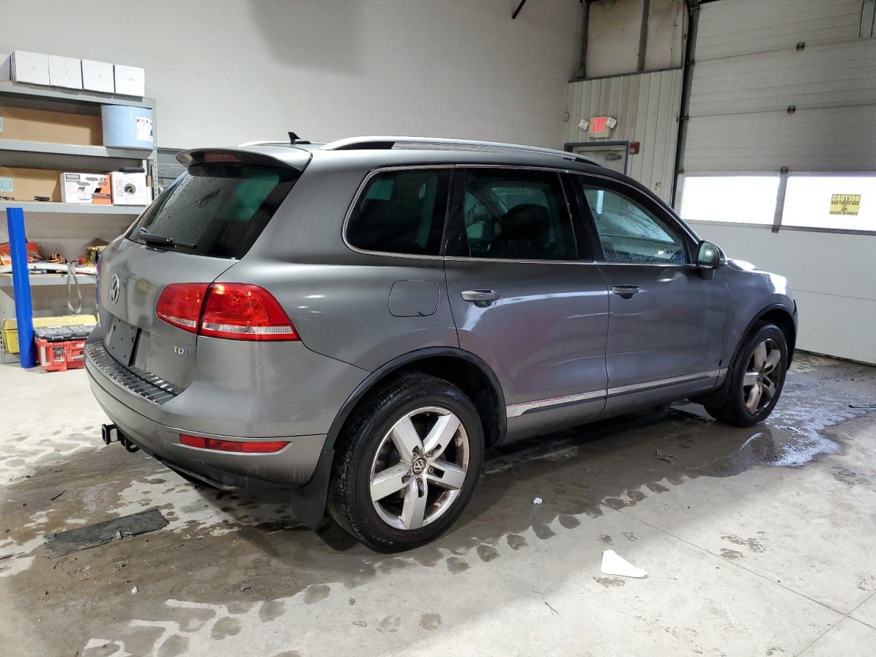 VIN WVGEP9BP2ED008743 2014 VOLKSWAGEN TOUAREG no.3