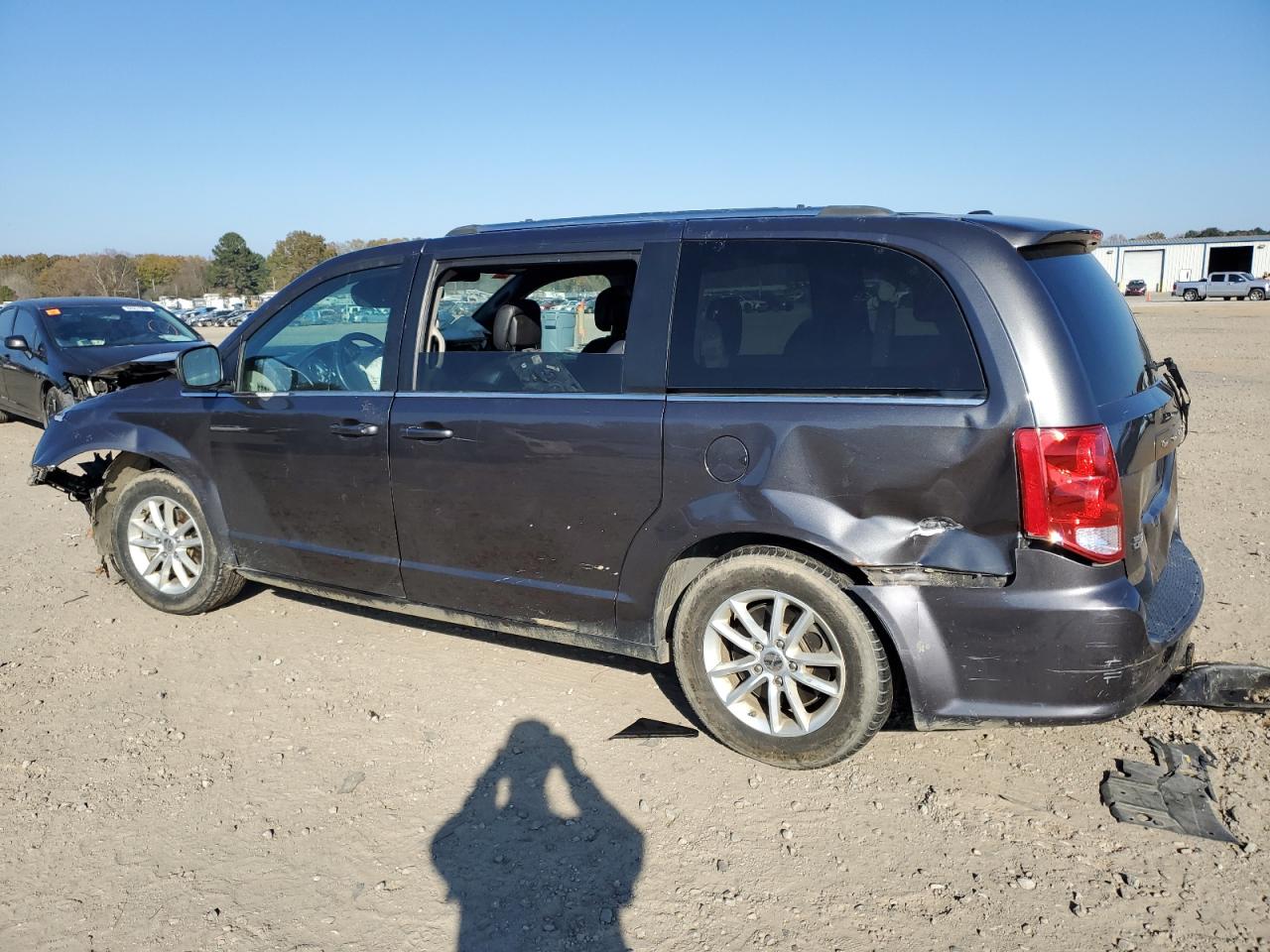 2020 Dodge Caravan - Image 2
