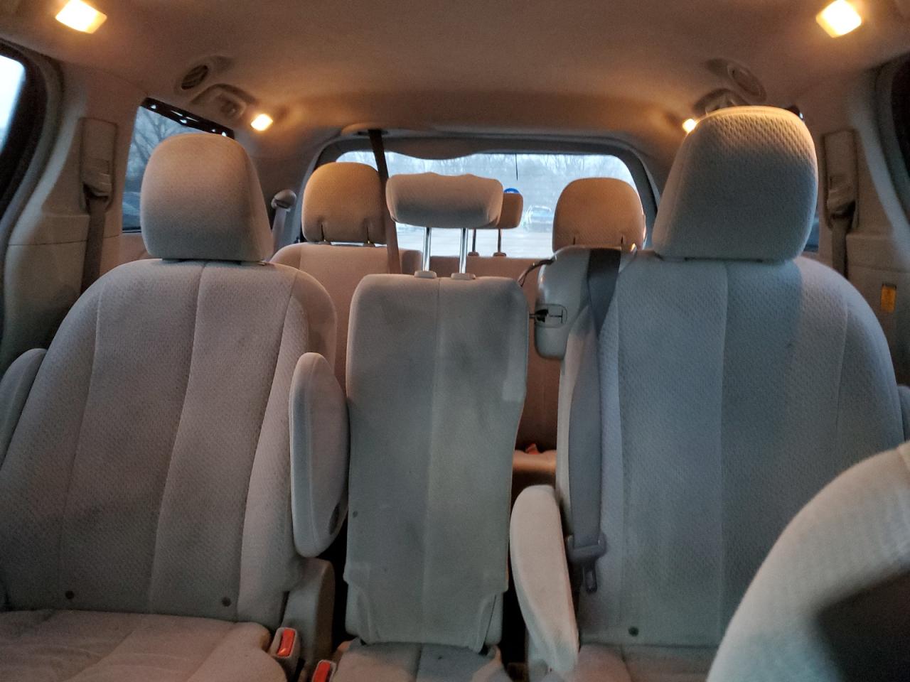 2011 Toyota Sienna - Image 10